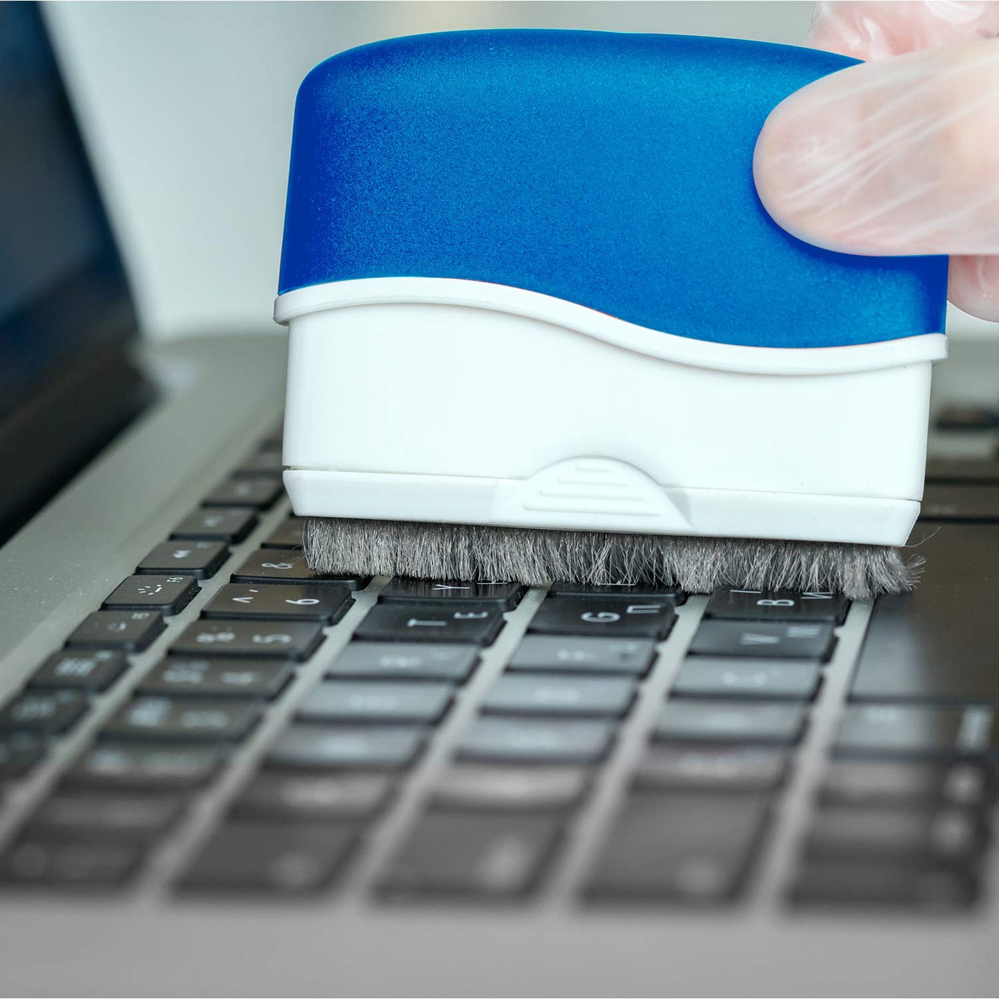 Pyle Home Computer LCD Screen Cleaning Kit-Tool Includes Cleaner Solution Spray, Keyboard Brush, 5 Microfiber Cloth Wipes-Cleans Laptop Surface, Plasma / Flat TV Monitor, Macbook, iPad, iPhone PCL107
