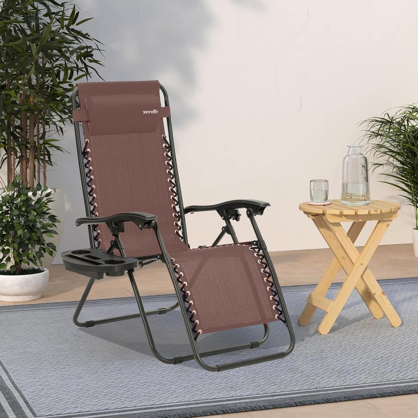 SereneLife Outdoor Zero Gravity Recliner Lounge Chairs 2-Pack with Padded Headrests, Plastic Side Tables & Cup Holders – Foldable Patio, Deck & Lawn Chairs for Relaxing, Camping – Brown